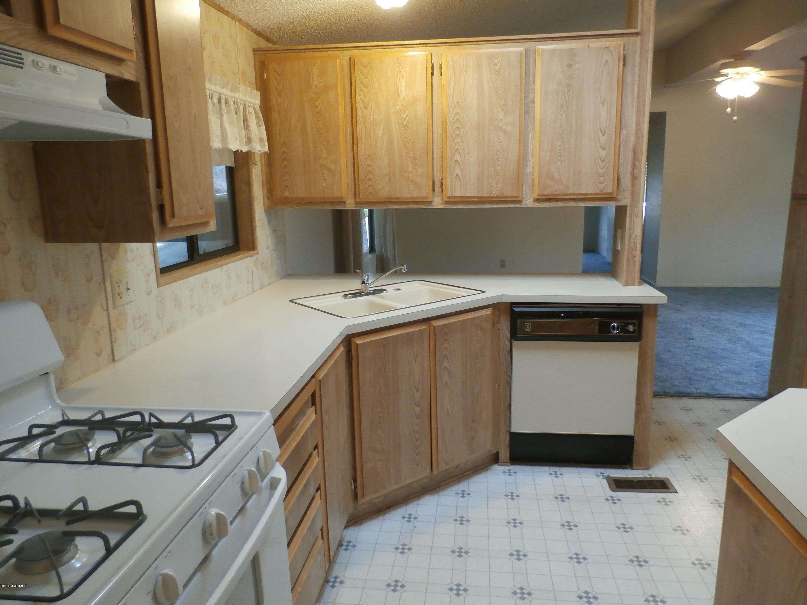 106 North Pinecrest Road Payson, AZ 85541 - Photo 8 of 21 Kitchen 3
