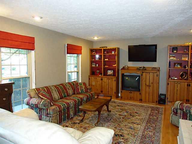 352 Raintree Drive Danville, IN 46122 - Photo 4 of 12 Gallery Image 4