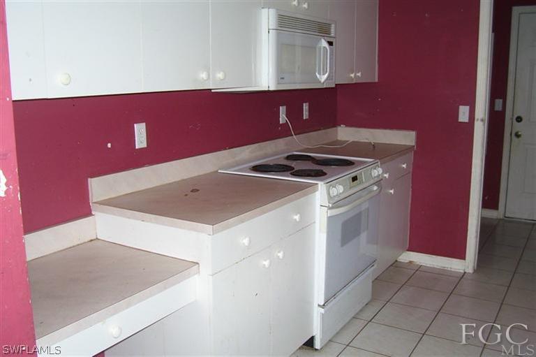18477 Sunflower Road Fort Myers, FL 33967 - Photo 3 of 7 a utility room with dryer and washer