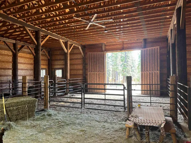 a view of livingroom with furniture