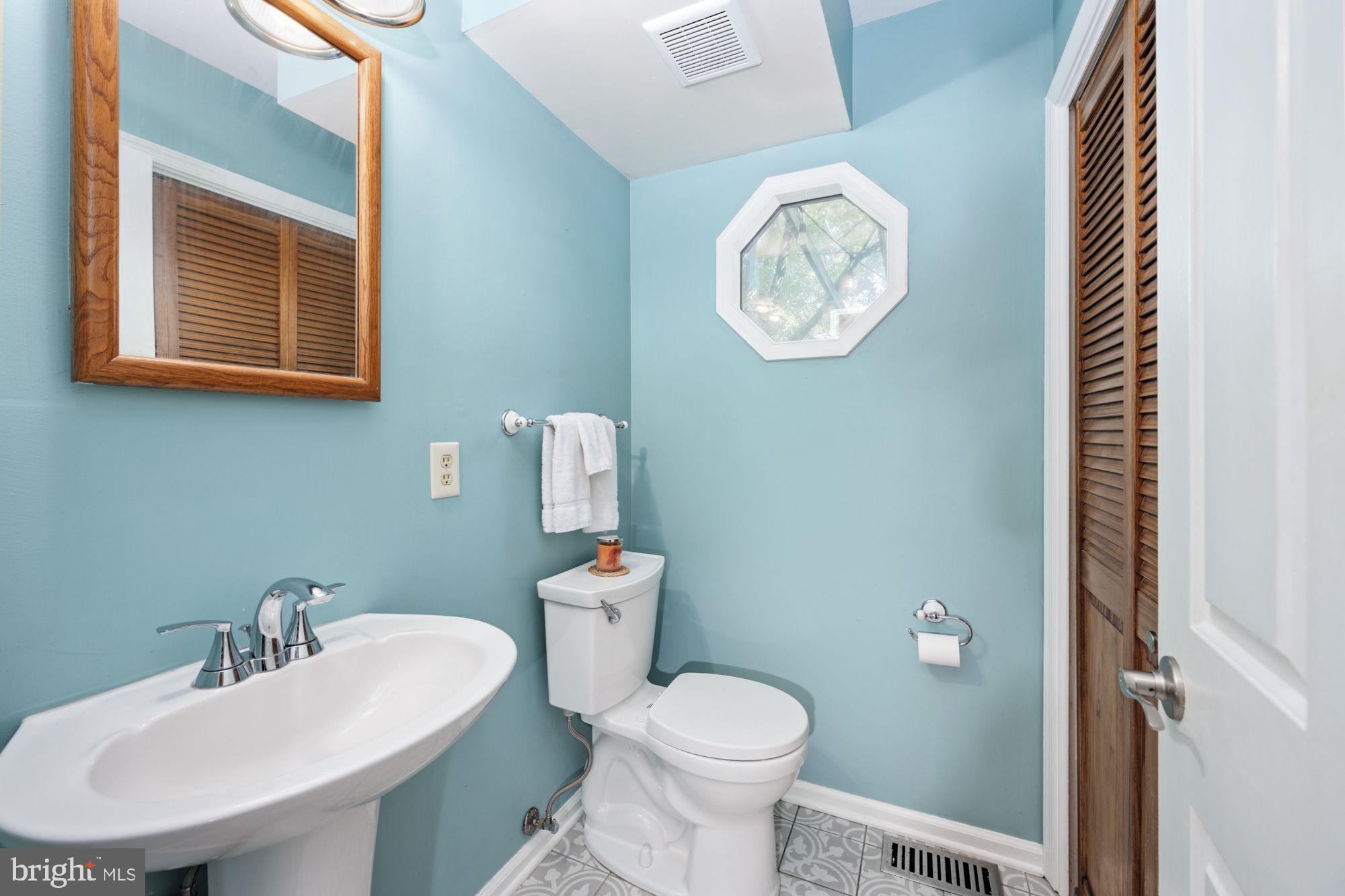 11809 Gordon Road Fredericksburg, VA 22407 - Photo 15 of 30 powder room