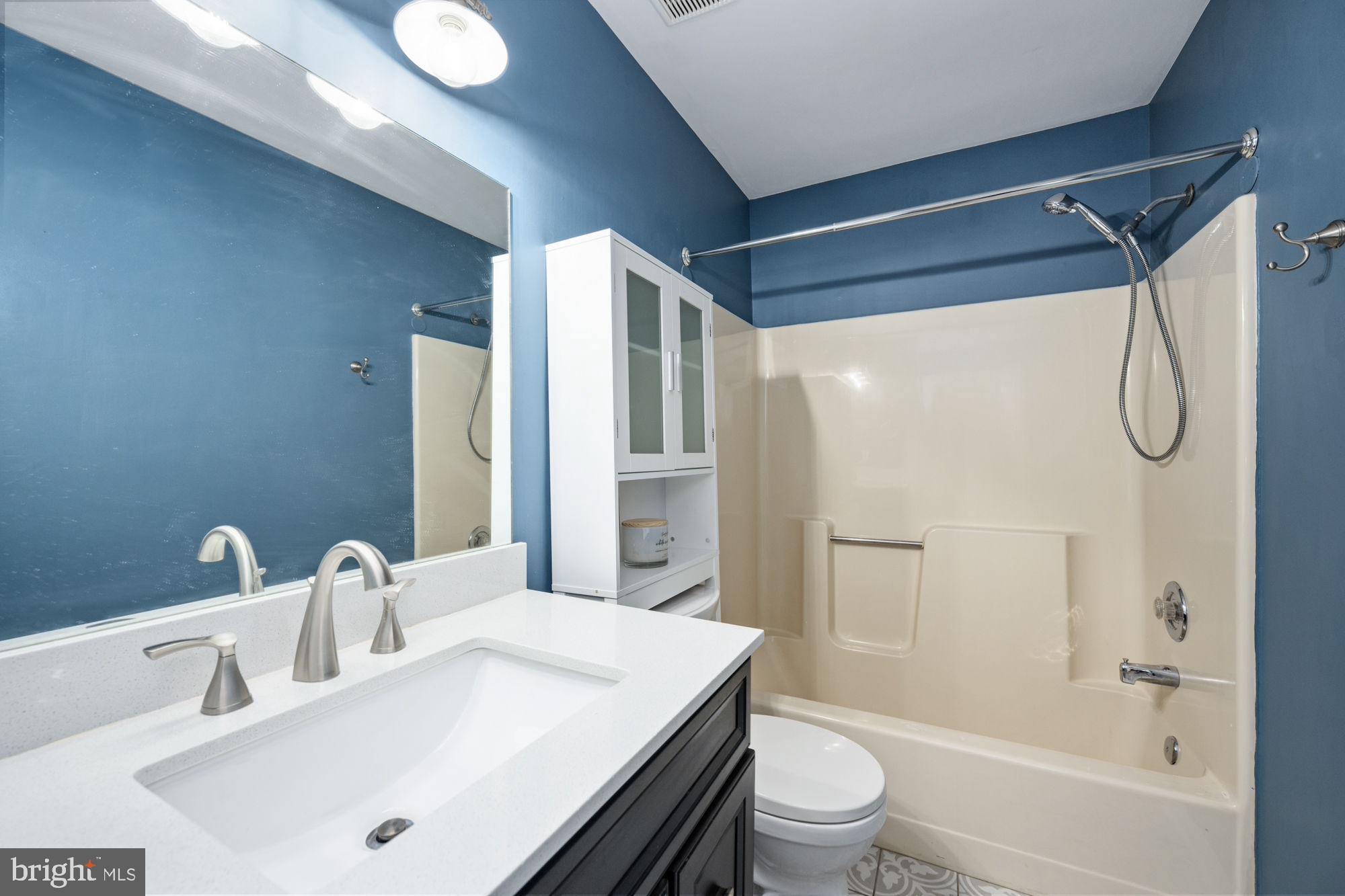11809 Gordon Road Fredericksburg, VA 22407 - Photo 21 of 30 guest bath
