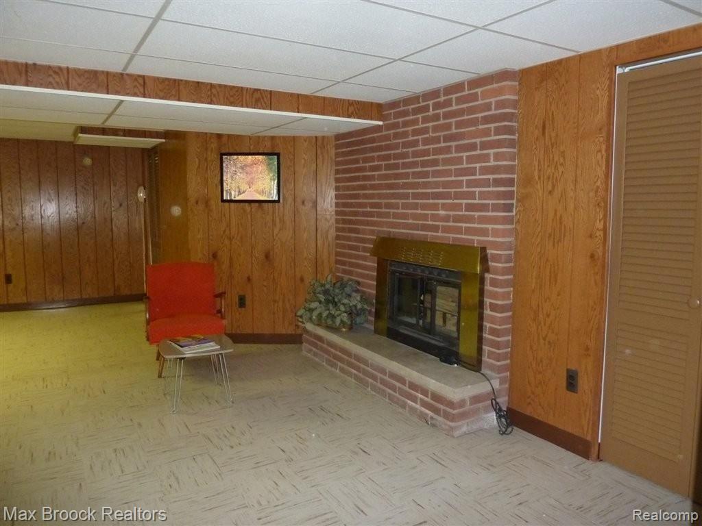 3746 West Maple Road Bloomfield Hills, MI 48301 - Photo 19 of 21 LL Fireplace