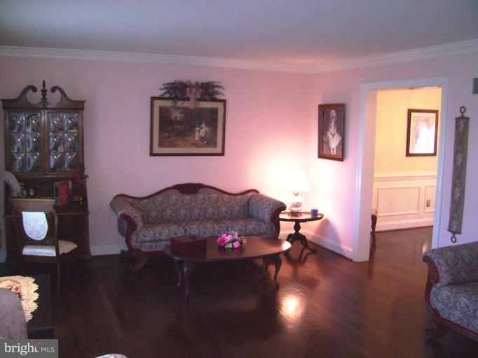 33 Rockland Road Westminster, MD 21158 - Photo 15 of 20 Living Room