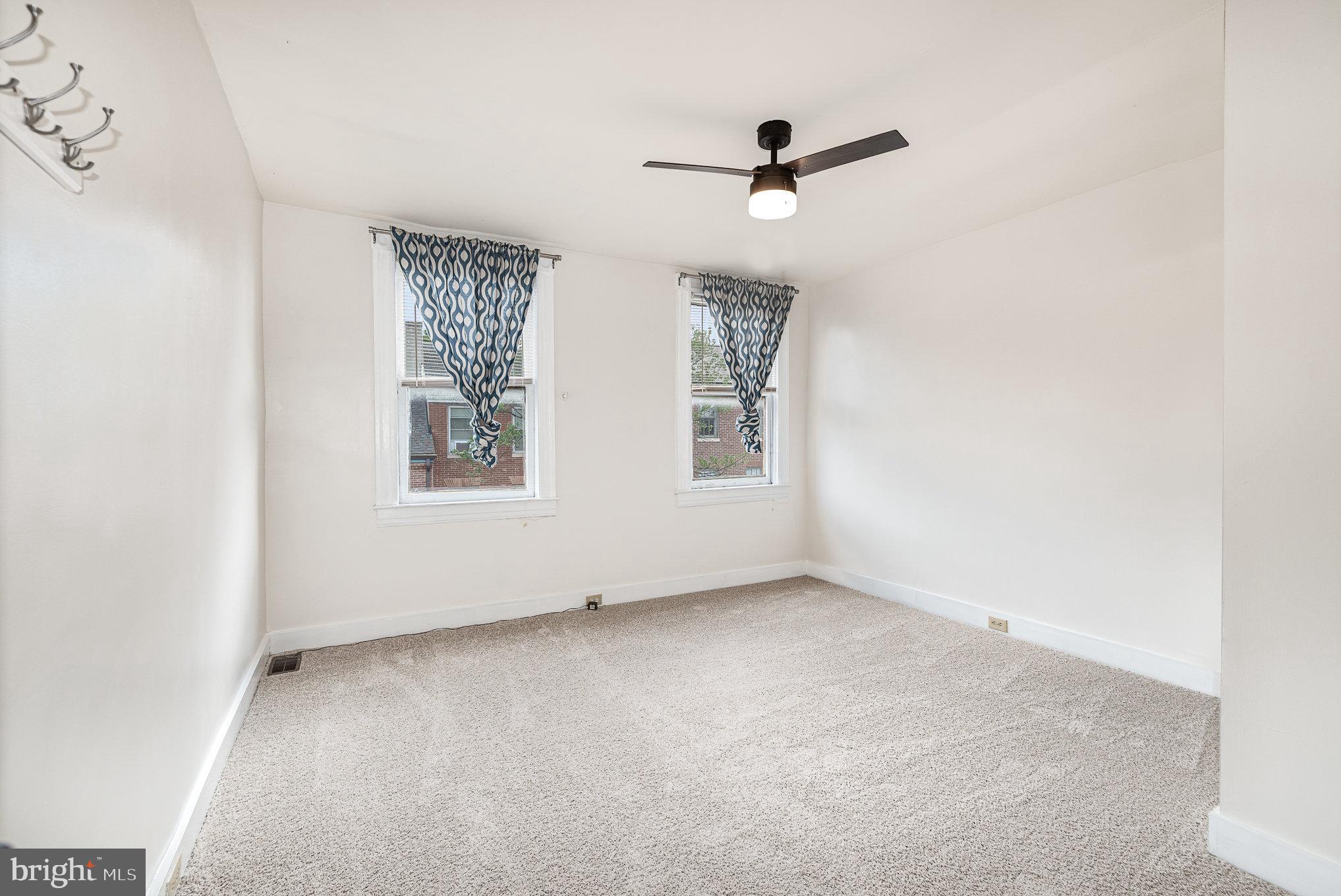 664 Washington Boulevard Baltimore, MD 21230 - Photo 17 of 30 an empty room with windows