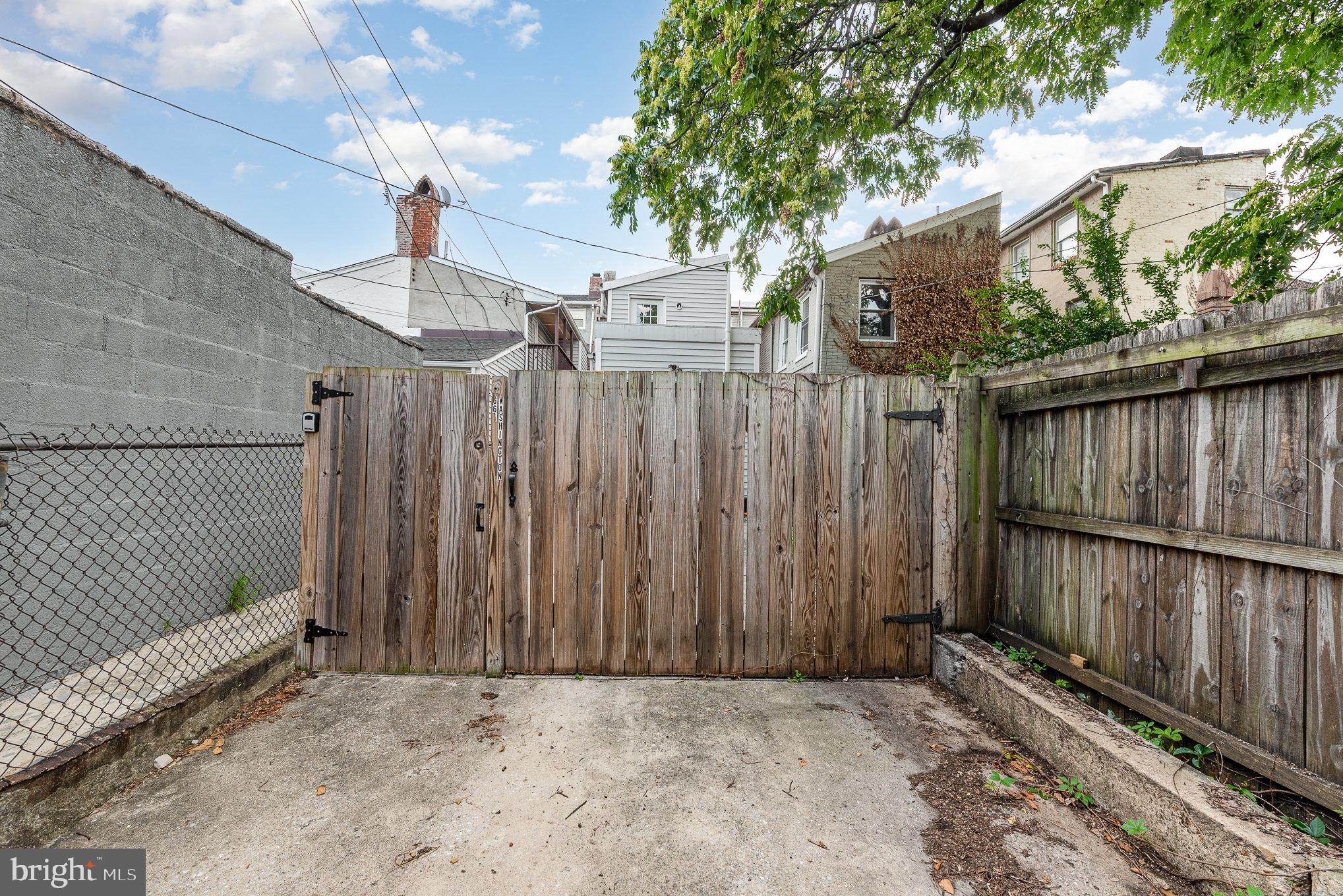 664 Washington Boulevard Baltimore, MD 21230 - Photo 23 of 30 a view of wooden fence