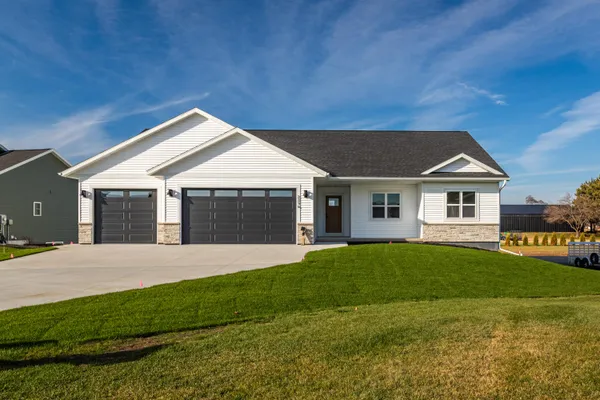 $579,900 | 2214 Sierra Avenue, Holmen, WI 54636