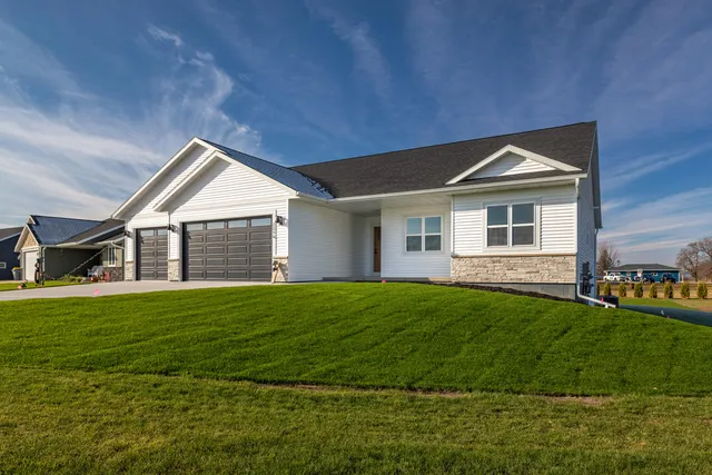 $579,900 | 2214 Sierra Avenue, Holmen, WI 54636