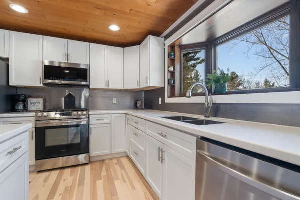 $699,900 | 11923 East County Rd B, Lake Nebagamon, WI 54849