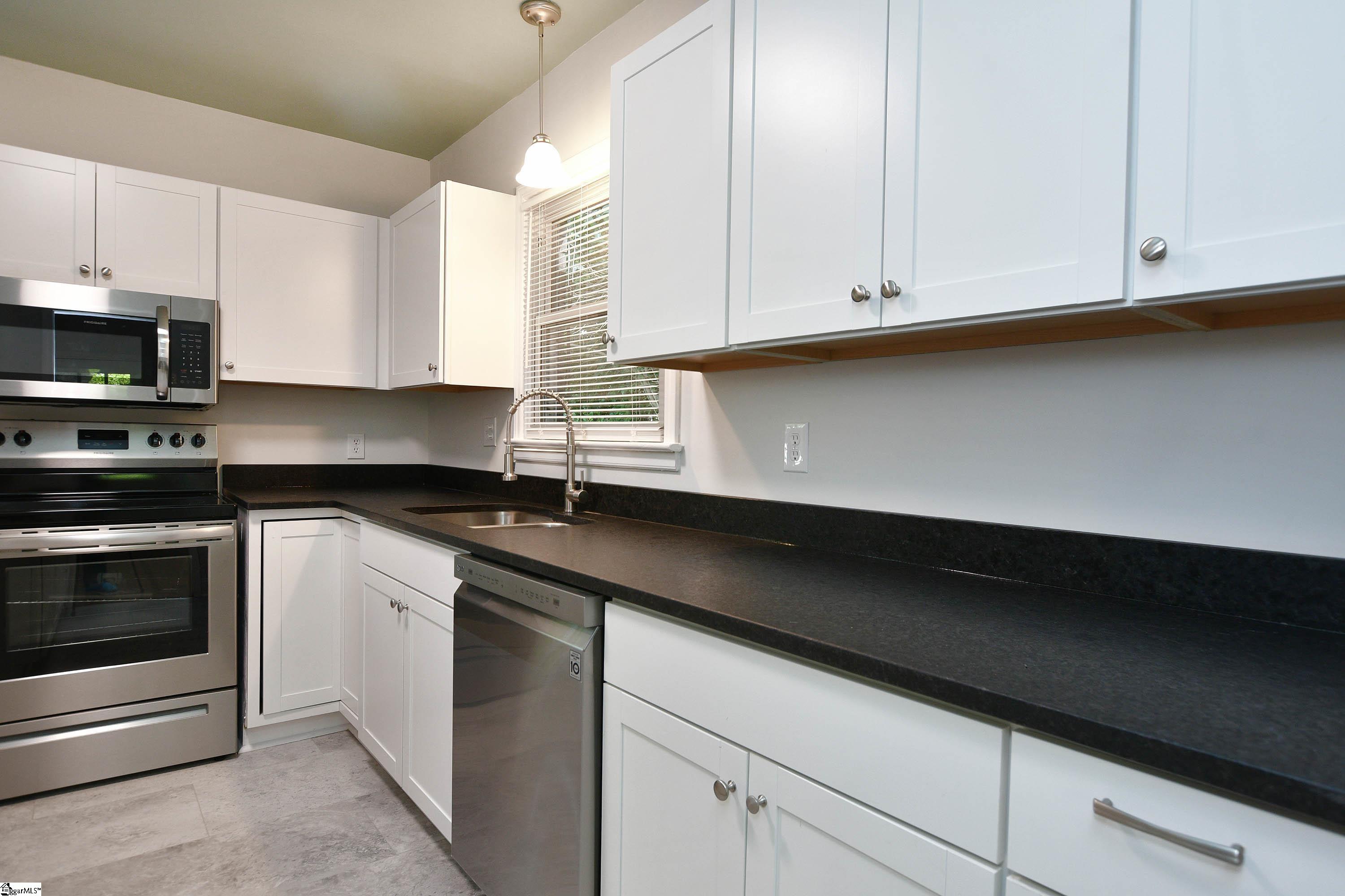 403 Legrand Boulevard Greenville, SC 29607 - Photo 12 of 36 Gallery Image 12