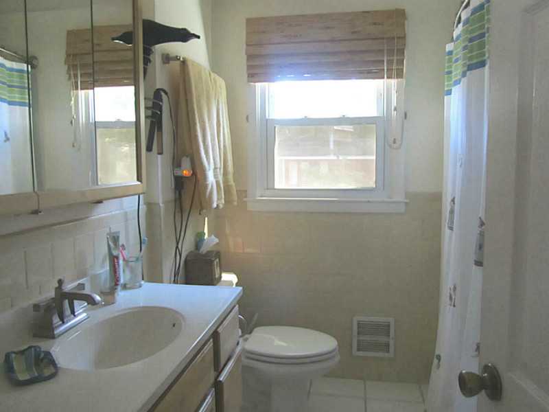 115 Sachem Road North Kingstown, RI 02852 - Photo 10 of 23 Bathroom.