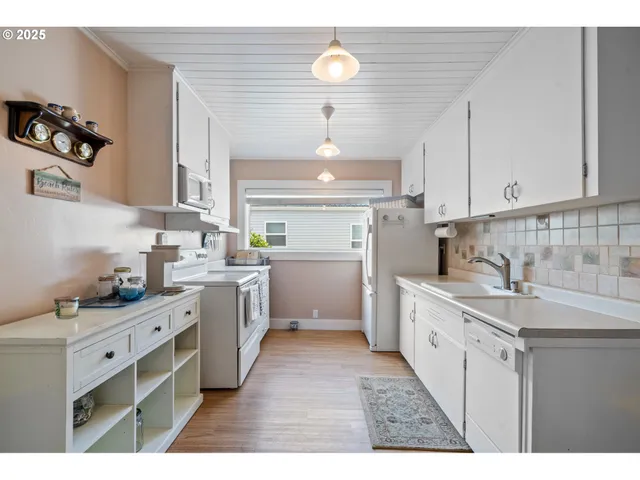 $370,000 | 210 Cypress Avenue, Garibaldi, OR 97118