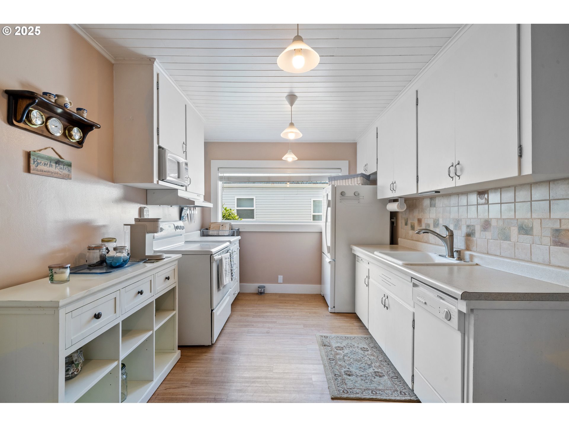 210 Cypress Avenue Garibaldi, OR 97118 - Photo 8 of 29