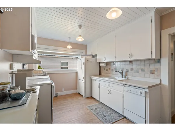 $359,000 | 210 Cypress Avenue, Garibaldi, OR 97118