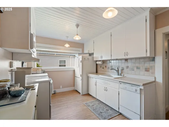 $370,000 | 210 Cypress Avenue, Garibaldi, OR 97118