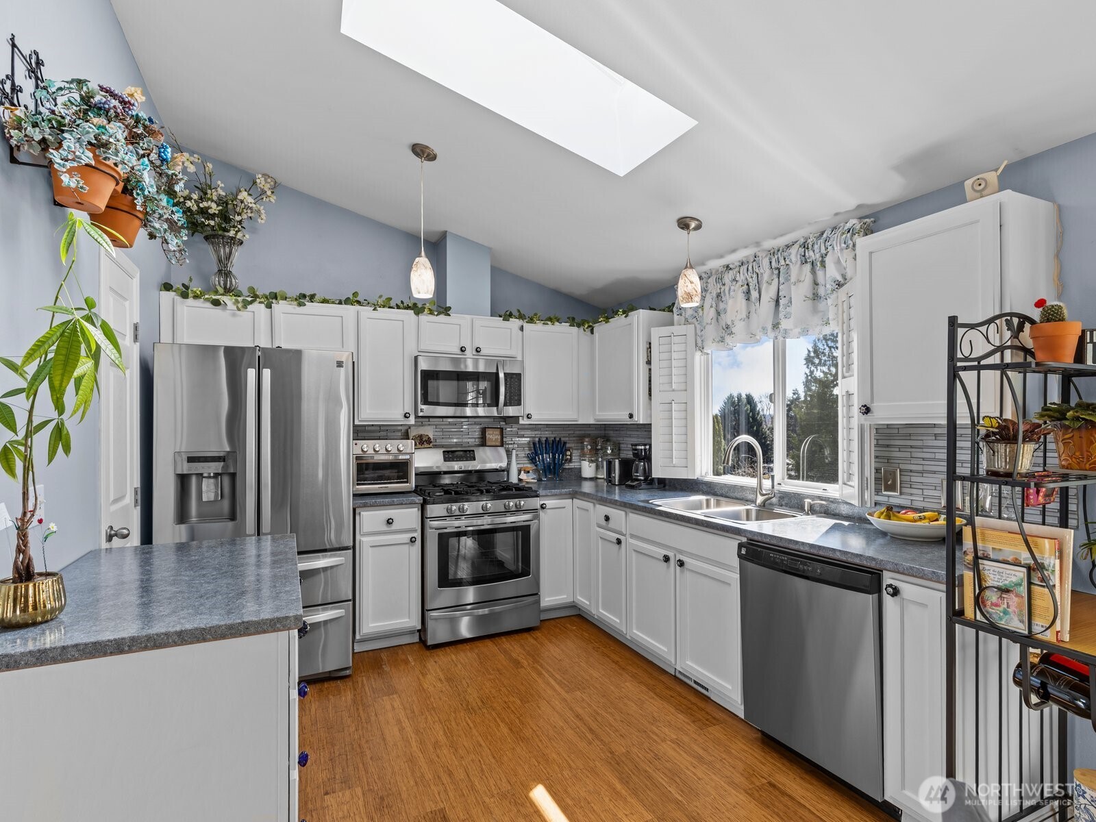 312 168th Place Southeast Bothell, WA 98012 - Photo 8 of 31