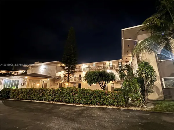$1,500 | 1480 East Sample Road, Unit 209, Pompano Beach, FL 33064