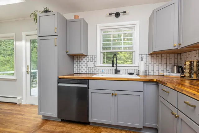 $500,000 | 270 Harpswell Neck Road, Harpswell, ME 04079