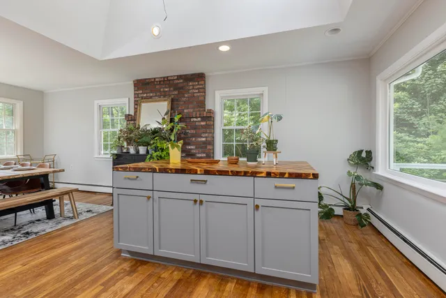 $500,000 | 270 Harpswell Neck Road, Harpswell, ME 04079