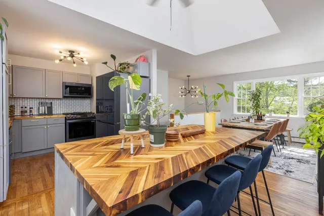 $479,000 | 270 Harpswell Neck Road, Harpswell, ME 04079