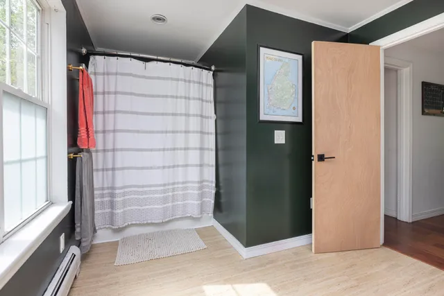 $500,000 | 270 Harpswell Neck Road, Harpswell, ME 04079