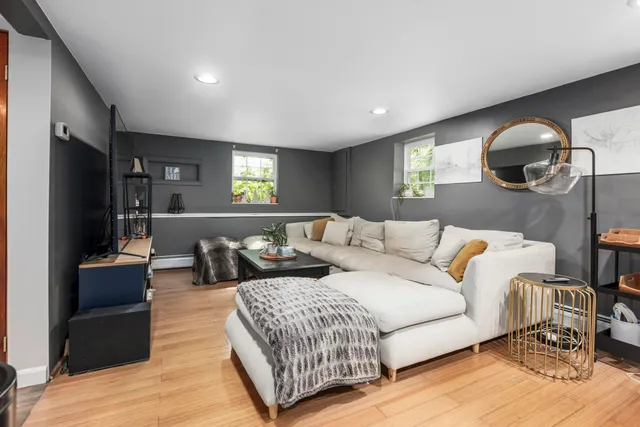 $500,000 | 270 Harpswell Neck Road, Harpswell, ME 04079