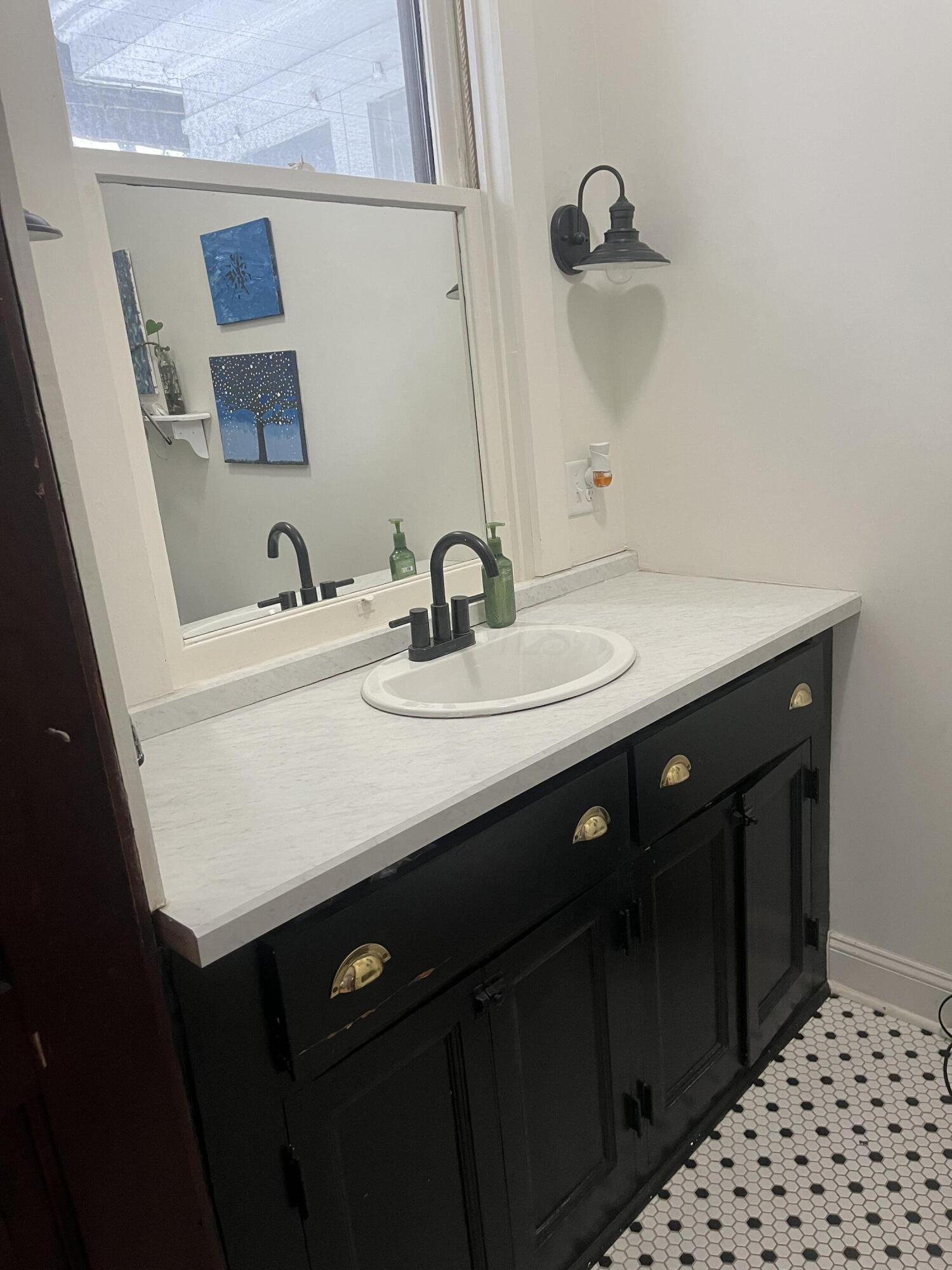 1550 East High Street Springfield, OH 45505 - Photo 15 of 21 Half bath