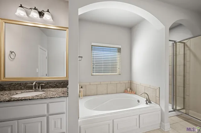 $365,000 | 7119 Lakecrest Drive, Zachary, LA 70791