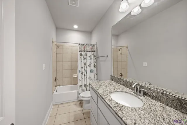 $365,000 | 7119 Lakecrest Drive, Zachary, LA 70791