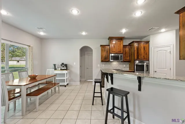 $365,000 | 7119 Lakecrest Drive, Zachary, LA 70791