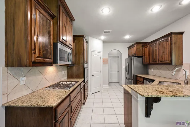 $365,000 | 7119 Lakecrest Drive, Zachary, LA 70791