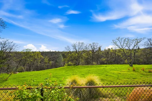 $779,000 | 2242 Everest Drive, Redding, CA 96001