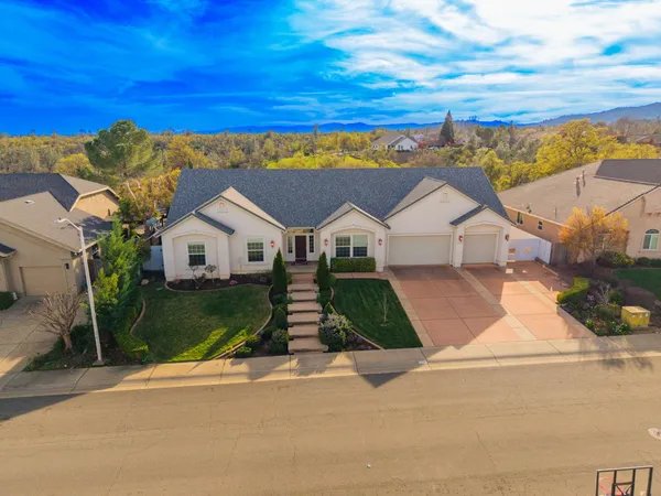 $779,000 | 2242 Everest Drive, Redding, CA 96001