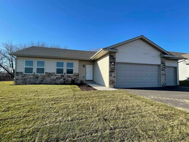 $414,900 | 802 Sarah Street, Belleville, WI 53508