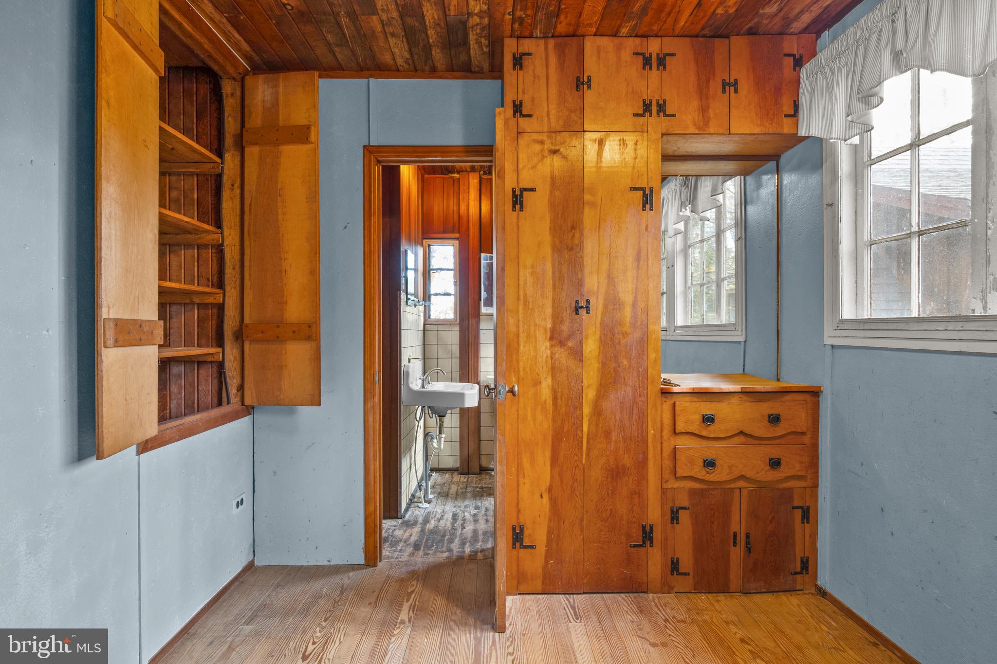 203 McKinsey Road Severna Park, MD 21146 - Photo 74 of 149 Upper Level Bedroom with Built-ins