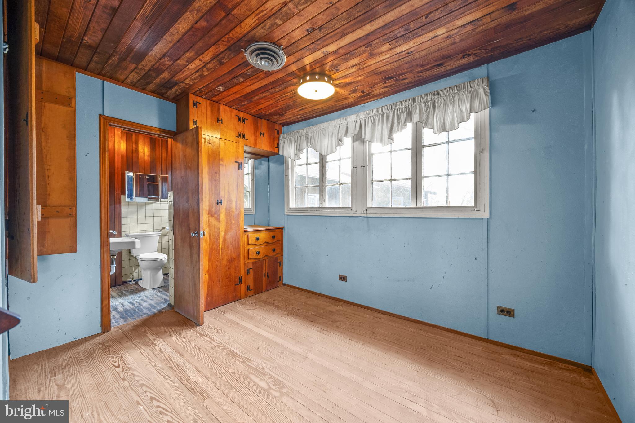 203 McKinsey Road Severna Park, MD 21146 - Photo 75 of 149 Upper Level Bedroom with Built-ins