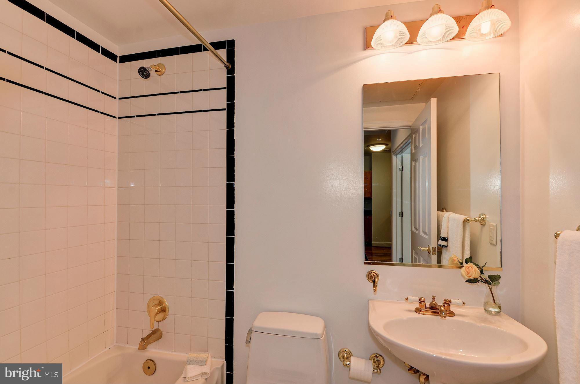 2801 Connecticut Avenue Northwest, Unit 4 Washington, DC 20008 - Photo 11 of 19 Bath with full tub and shower