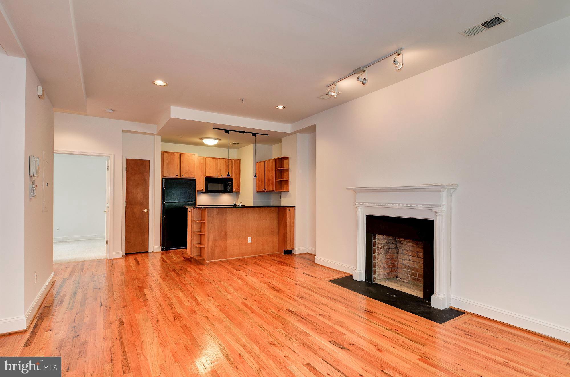 2801 Connecticut Avenue Northwest, Unit 4 Washington, DC 20008 - Photo 4 of 19 Living Room and Dining Area