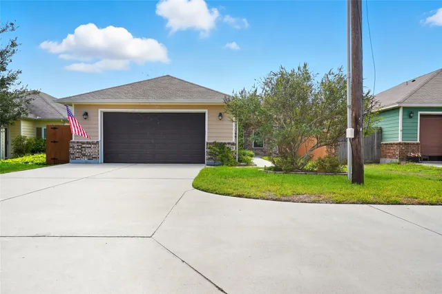 $365,000 | 623 West Deberry Avenue, Aransas Pass, TX 78336