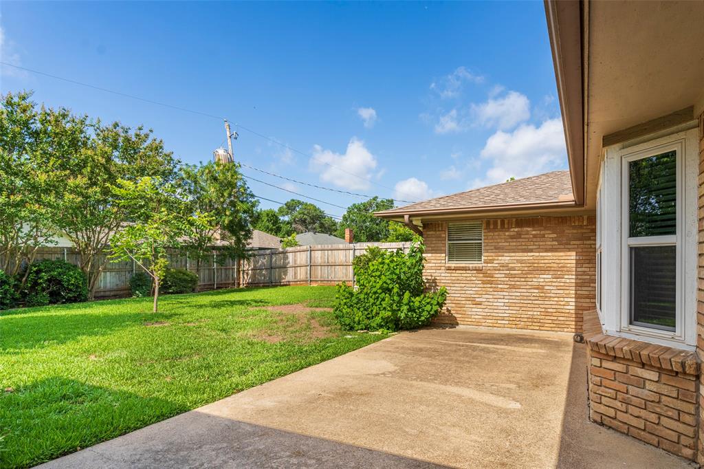 1008 Rocky Canyon Road Arlington, TX 76012 - Photo 32 of 37