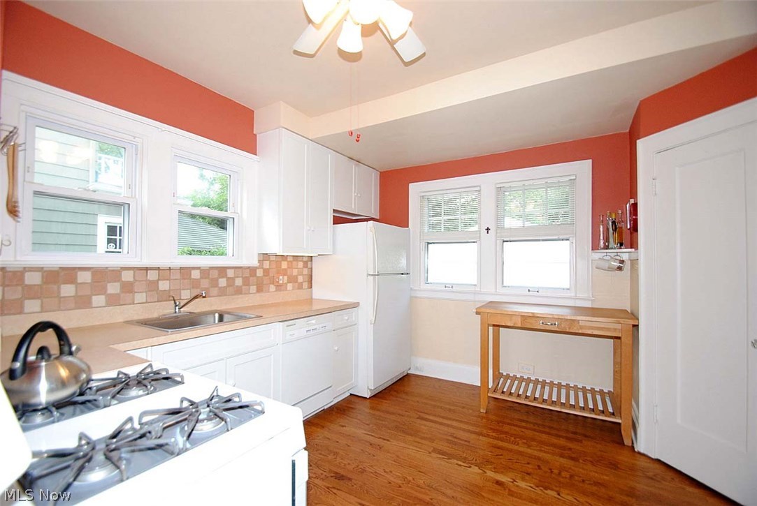 3300 Avalon Road Cleveland, OH 44120 - Photo 8 of 25 SPACIOUS KITCHEN WITH NEWER FLOORING. HALF BATH JUST OFF KITCHEN