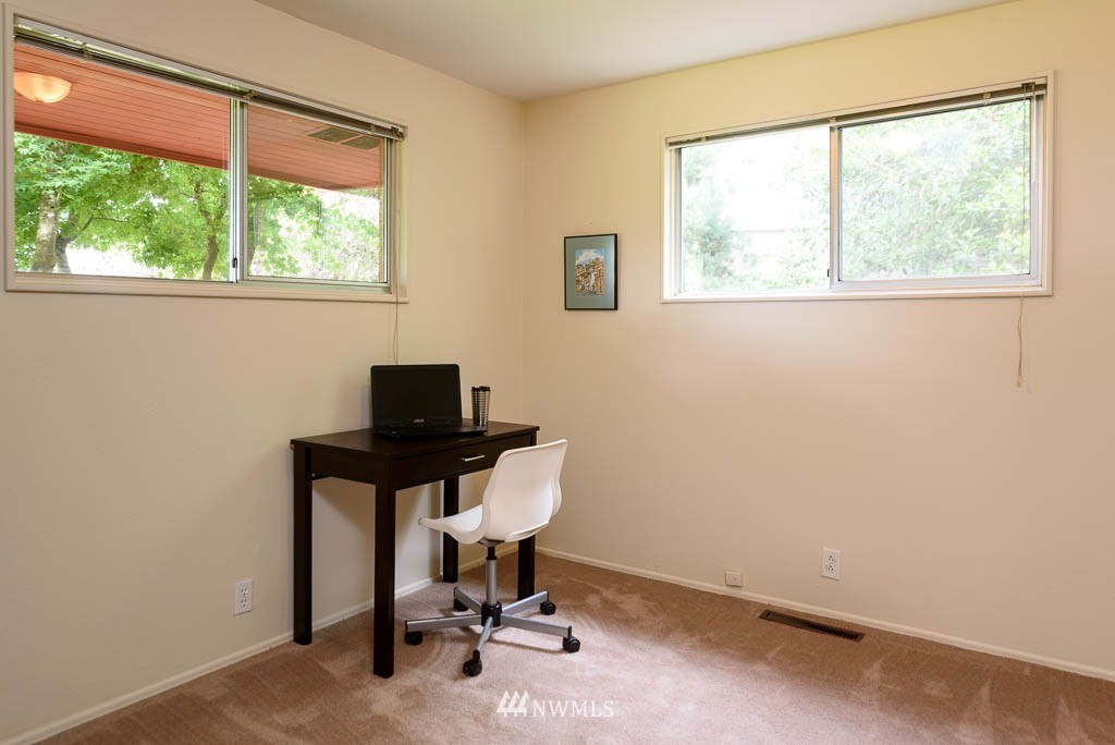 10509 Rustic Road South Seattle, WA 98178 - Photo 15 of 25
