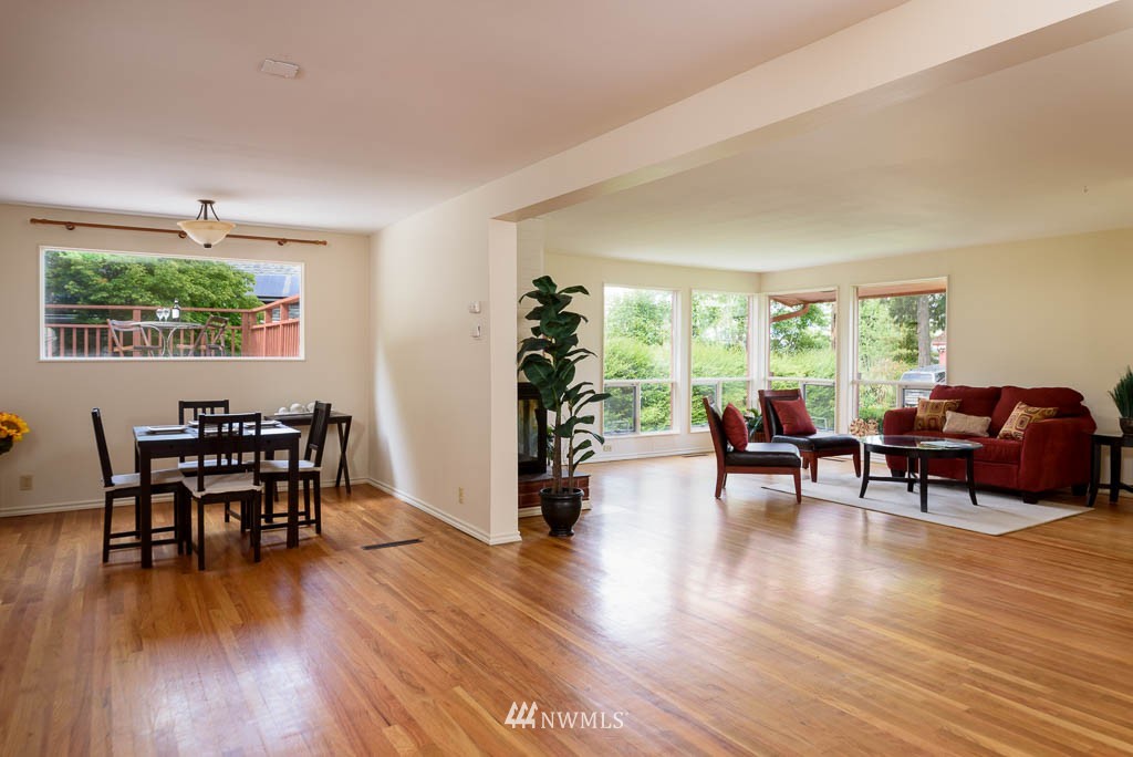 10509 Rustic Road South Seattle, WA 98178 - Photo 3 of 25