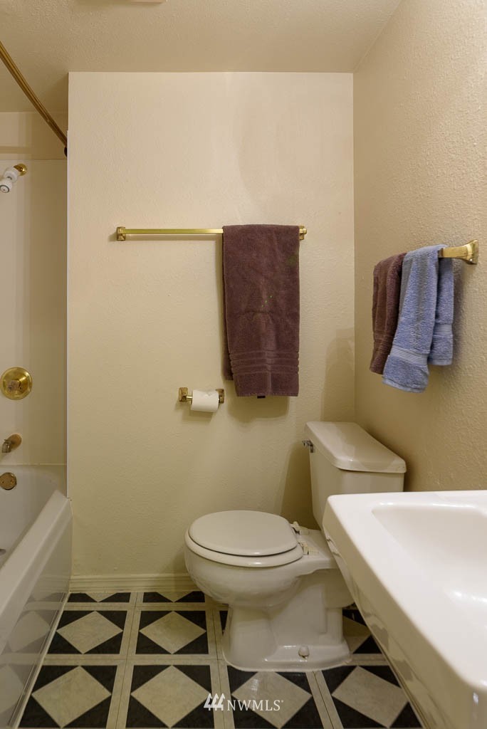 10509 Rustic Road South Seattle, WA 98178 - Photo 21 of 25