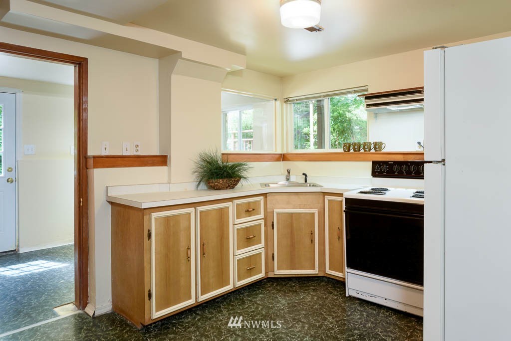 10509 Rustic Road South Seattle, WA 98178 - Photo 22 of 25