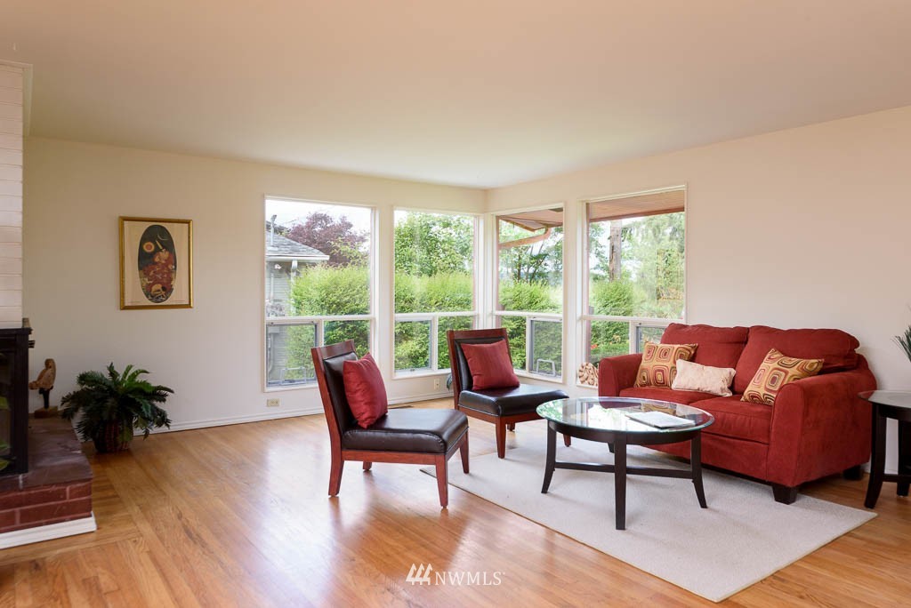 10509 Rustic Road South Seattle, WA 98178 - Photo 4 of 25