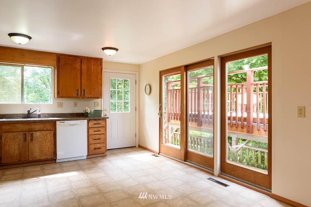 10509 Rustic Road South Seattle, WA 98178 - Photo 7 of 25