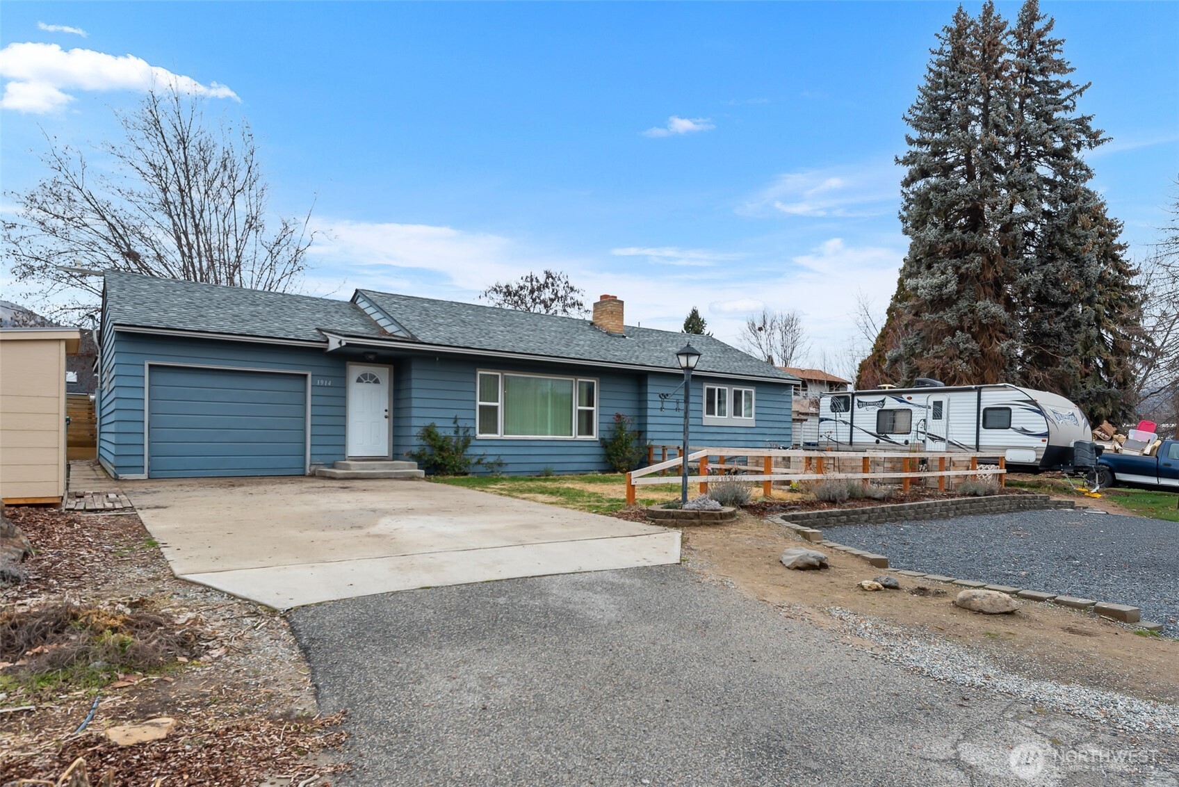 1914 Harbel Street Wenatchee, WA 98801 - Photo 2 of 24