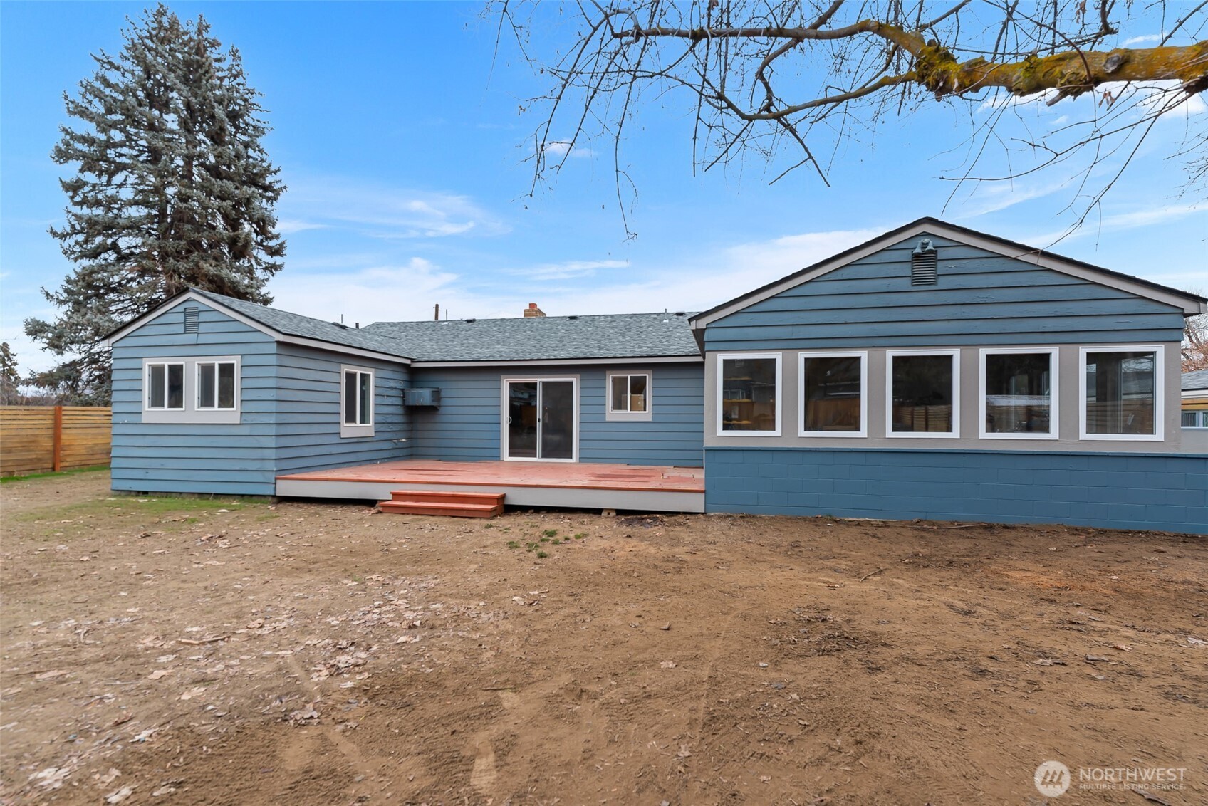 1914 Harbel Street Wenatchee, WA 98801 - Photo 3 of 24