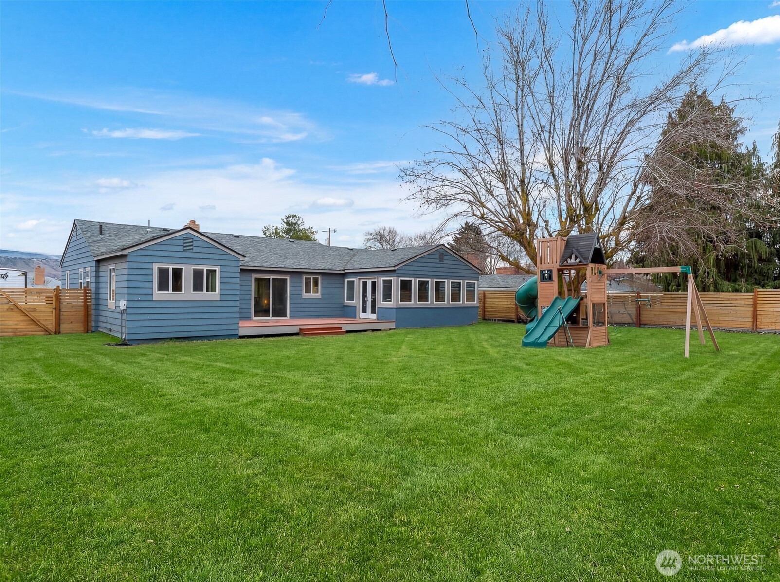1914 Harbel Street Wenatchee, WA 98801 - Photo 5 of 24